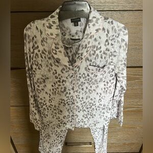 TAHARI NWT PJ’ Matching Set Gray Leopard Print